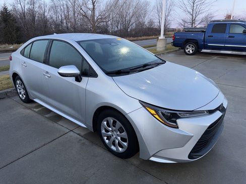 Used 2023 Toyota Corolla LE image 6