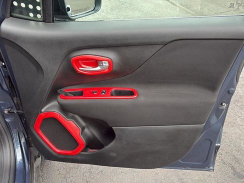 Used 2021 Jeep Renegade Latitude image 22