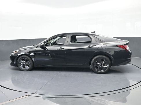 Used 2023 Hyundai Elantra SEL image 3