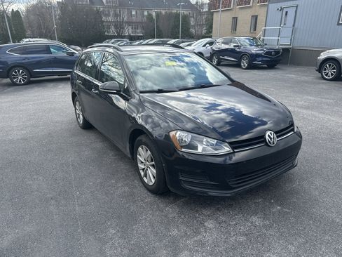 Used 2016 Volkswagen Golf S image 1