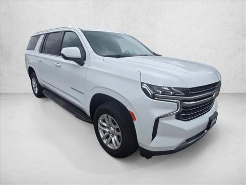 Used 2024 Chevrolet Suburban LT RWD image 3