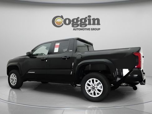 Used 2025 Toyota Tacoma SR5 AWD/4WD image 9