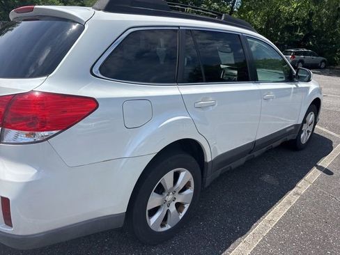 Used 2011 Subaru Outback 2.5i Premium AWD/4WD image 5