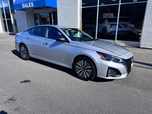 Used 2024 Nissan Altima 2.5 SV FWD image 7