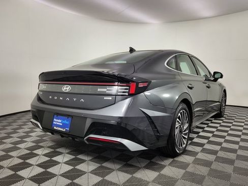 Certified 2025 Hyundai Sonata Limited FWD image 5