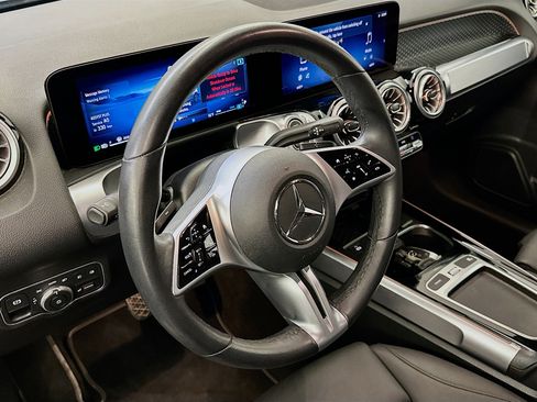 Used 2025 Mercedes-Benz GLB 250 GLB 250 image 18