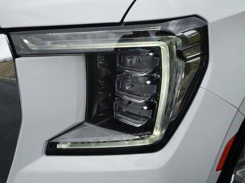 Used 2024 GMC Yukon SLT w/ SLT Premium Package image 37