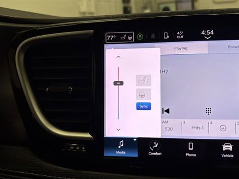 Used 2023 Chrysler Pacifica Touring-L FWD image 30
