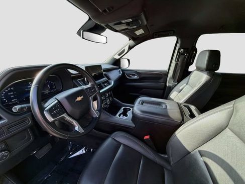 Used 2024 Chevrolet Suburban LT RWD image 21