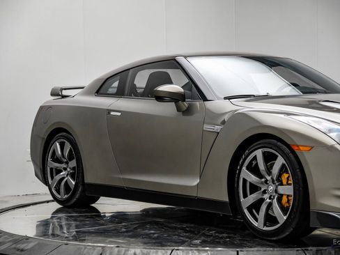 Used 2009 Nissan GT-R Premium image 29