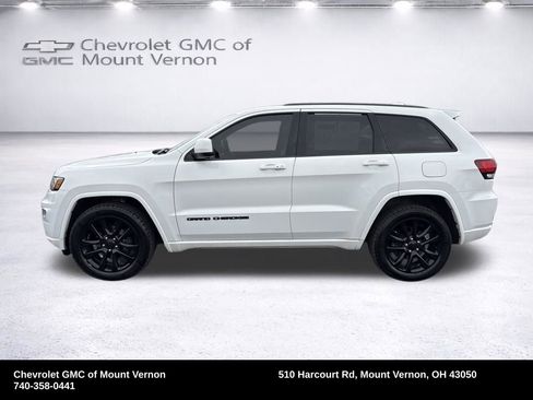 Used 2017 Jeep Grand Cherokee Altitude image 2