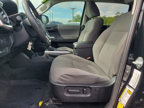 Used 2021 Toyota Tacoma SR5 AWD/4WD image 17