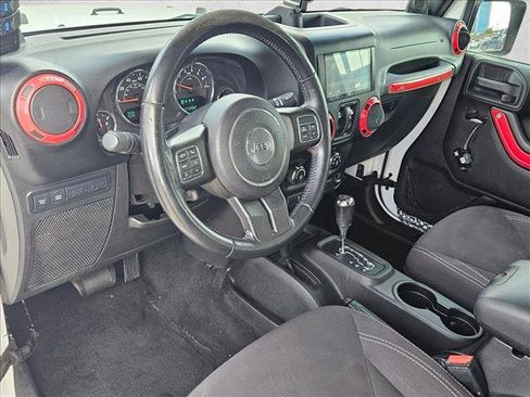 Used 2014 Jeep Wrangler Unlimited Rubicon w/ Connectivity Group image 10