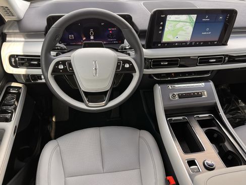 Used 2026 Lincoln Aviator 2WD image 10