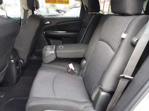 Used 2016 Dodge Journey SE w/ Flexible Seating Group image 9