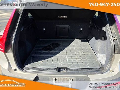 Used 2024 Volvo XC40 B5 Plus w/ Climate Package image 28