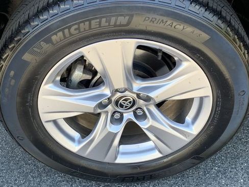 Used 2025 Toyota RAV4 XLE FWD image 34