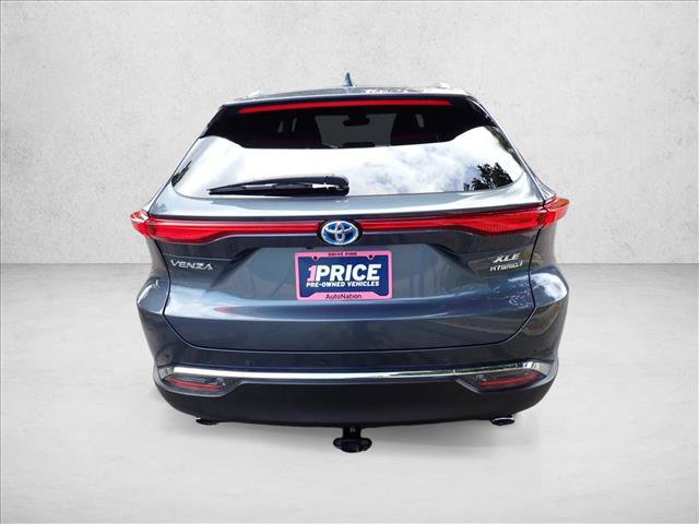 Used 2022 Toyota Venza XLE AWD/4WD image 3