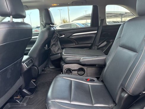 Used 2017 Toyota Highlander XLE image 6