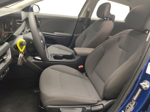 Used 2025 Kia K4 LXS image 17