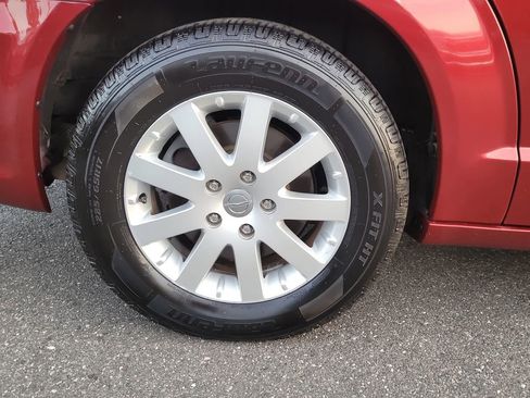 Used 2015 Chrysler Town & Country Touring image 5