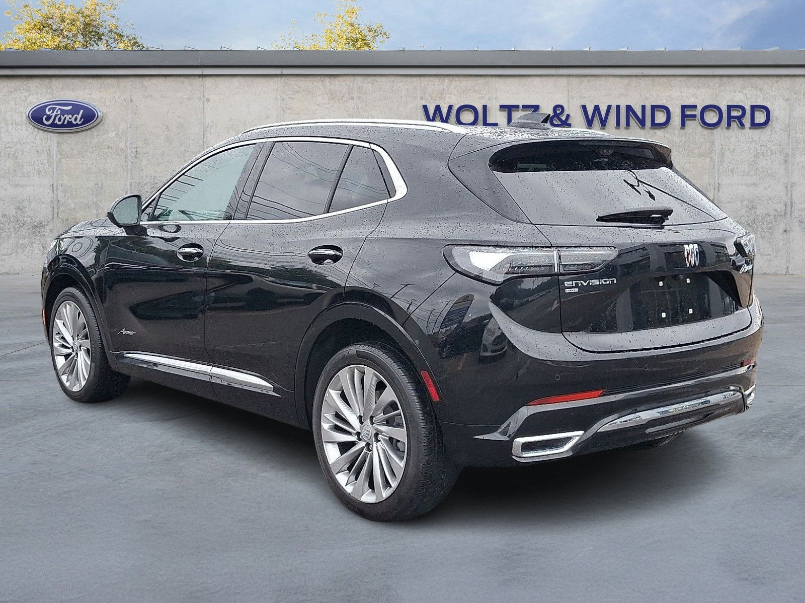Used 2024 Buick Envision Avenir AWD/4WD image 4