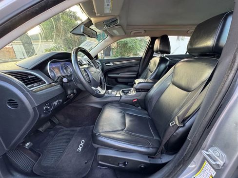 Used 2017 Chrysler 300 C RWD image 23