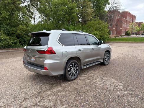 Used 2021 Lexus LX 570 4WD w/ Luxury Package image 23