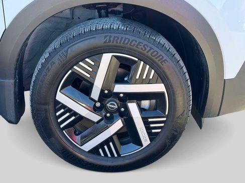 Certified 2025 Nissan Kicks SV FWD image 9