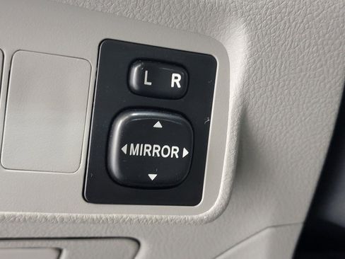 Used 2013 Toyota Corolla LE image 25