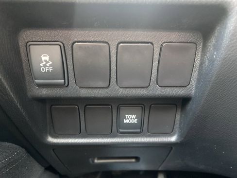 Used 2016 Nissan Pathfinder SV image 13