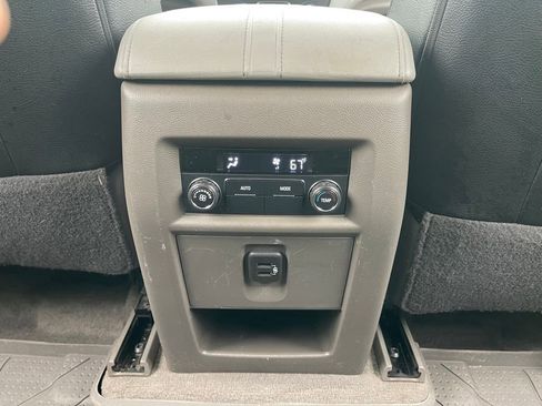 Used 2019 Chevrolet Traverse LT FWD image 35
