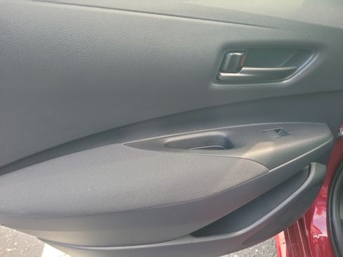 Used 2025 Toyota Corolla LE FWD image 12