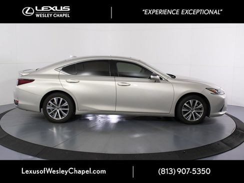 Used 2020 Lexus ES 300h w/ Premium Package FWD image 2