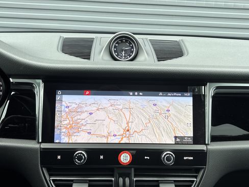 Used 2025 Porsche Macan image 18