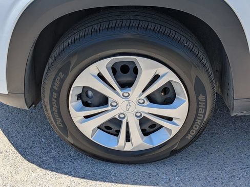Used 2025 Chevrolet Trax LS FWD image 11