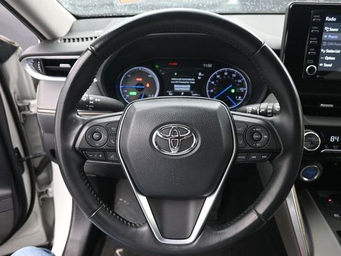 Used 2022 Toyota Venza XLE image 6