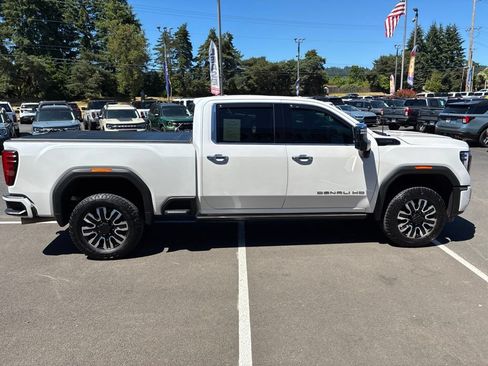 Used 2024 GMC Sierra 2500 Denali Ultimate AWD/4WD image 8