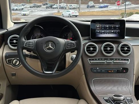 Used 2019 Mercedes-Benz GLC 300 4MATIC image 27