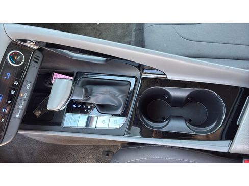 Used 2025 Hyundai Elantra SEL FWD image 16