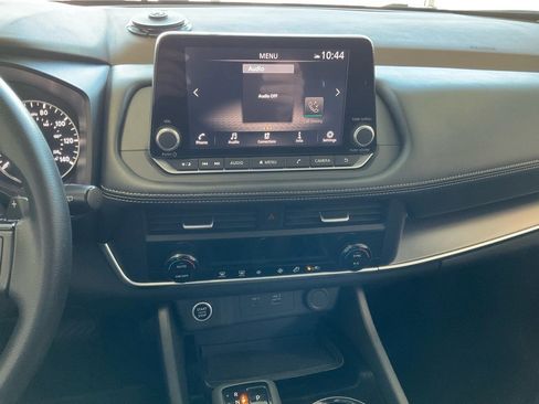 Used 2023 Nissan Rogue SV image 16