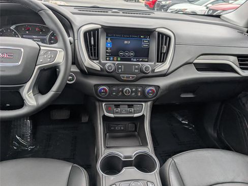 Used 2024 GMC Terrain SLT image 19