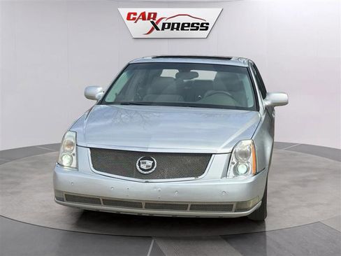 Used 2011 Cadillac DTS Luxury image 2