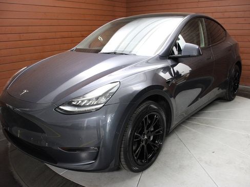 Used 2022 Tesla Model Y Long Range image 20