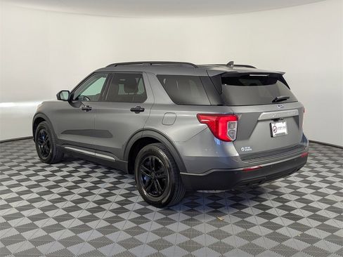 Used 2024 Ford Explorer XLT image 7