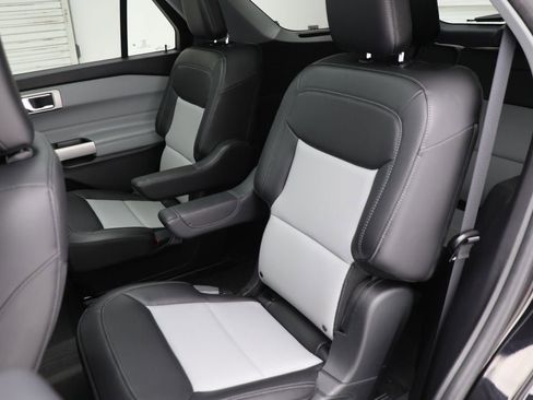 Used 2022 Ford Explorer XLT w/ Equipment Group 202A image 13