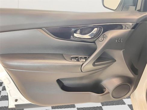 Used 2022 Nissan Rogue Sport SV w/ Technology Package image 14