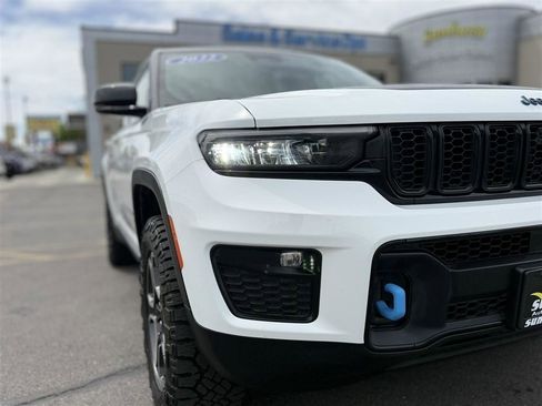 Used 2022 Jeep Grand Cherokee Trailhawk w/ Luxury Tech Group III AWD/4WD image 11