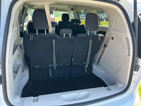 Used 2023 Chrysler Voyager LX FWD image 12