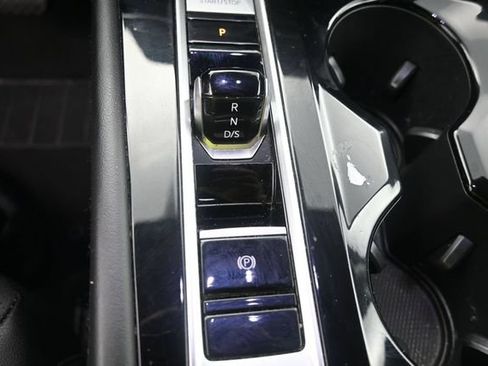Used 2024 Volkswagen Atlas SE AWD/4WD image 26
